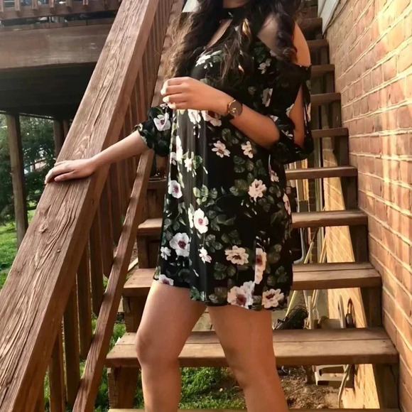 American Eagle | Floral Black, Green Long Sleeve, Shoulder Cut Out Dress -3-0025 - Picture 2 of 4